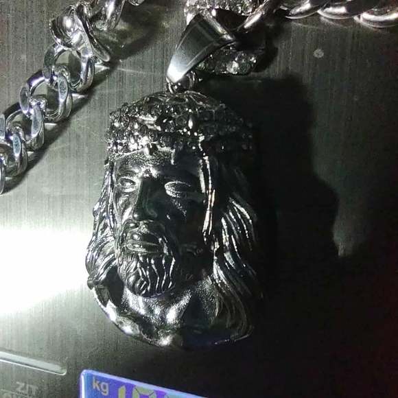 Silver Jesus Pendant Necklace - Picture 4 of 8